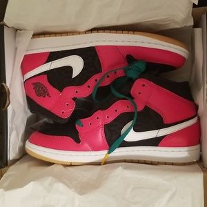 Air jordan 1 Mid SE Fire Reds